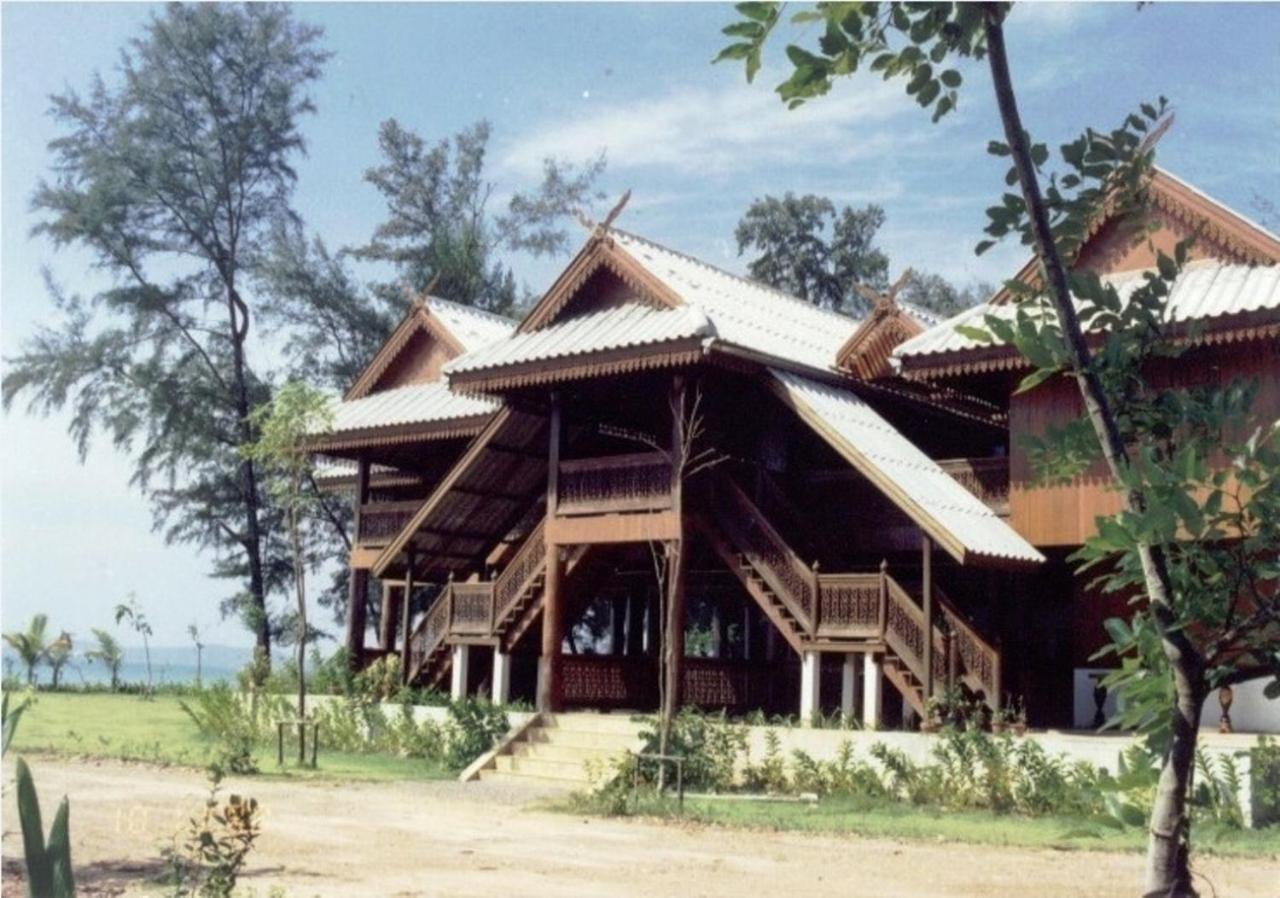 Ruen Thai Rim Haad Thang Kwian Eksteriør billede