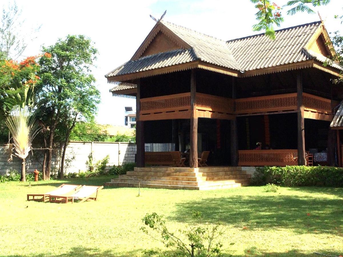 Ruen Thai Rim Haad Thang Kwian Eksteriør billede