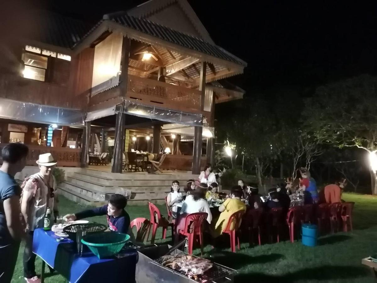 Ruen Thai Rim Haad Thang Kwian Eksteriør billede